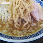 東葛マルカク - スープには背脂が・・