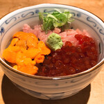 さとみ鮨 - メニューに載ってませんが、時価で好みの丼を作ってくれます！うに、いくら、ネギトロ丼(約2,000円)