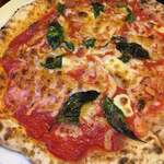 Pizzeria Massa - ランチピザのマルゲリータ