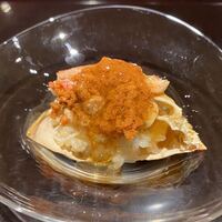 室町 和久傳 - こっぺ蟹の鮨。餡掛け風の旬のこっぺ蟹の下には鮨飯が。やはり和久傳の生い立ちが丹後出身ですから、呼び名も丹後風。
                    