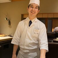 室町 和久傳 - 料理長の松本さんは、往年の映画俳優のような顔立ちにスマートな雰囲気。『木山』さんや『銀座ふじやま』さんと同年代らしい。