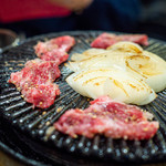 日本のお酒と馬肉料理 うまえびす - 赤札のお肉はレアで