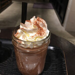 サタデイズ チョコレート ファクトリー カフェ - ハーフサイズなのに生クリームもたっぷり！