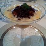 ラトラス - オマール海老のコンソメジュレとカリフラワーのブルーテ 函館産ウニと温泉卵　キャヴィア添え