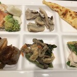 スーパーダイニング ヴェルデュール - シーフードマリネ・きのこのマリネ・ハニーチーズピザ・小松菜きのこ和えなど