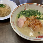 とんこつラーメン専門 八味豚骨 - 