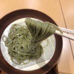 うどんとそば 伊のいち - オヤ？…茶蕎麦？