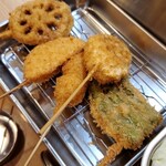 Kushikatsu Shichifukujin - れんこん、玉ねぎ、鶏ミンチ、れんこん、ししとう）