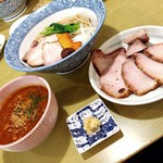 らーめん森や。 - どっちですか・カリフリチャーシュー増し