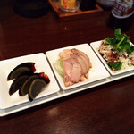 中国菜 秀 - （2019年4月中旬）
      前菜三種盛り合わせ