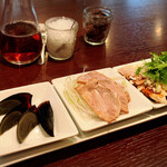 中国菜 秀 - （2019年9月上旬）
      前菜三種盛り合わせ