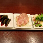 中国菜 秀 - （2019年11月上旬）
      前菜三種盛り合わせ