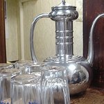 豚の味珍 - 名物の焼酎。通称“やかん”