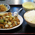 食神 餃子王 - 鶏肉と黒コショー炒め定食