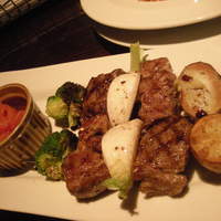 Bar＆Lounge MAJESTIC - 秘密の肉料理（豚肉のブロシェット）