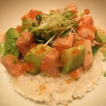 マルモキッチン - 炙りサーモンのアボカドごはん