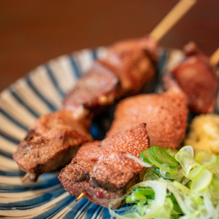 秋元屋 - 料理写真:2019.9 れば 胡麻油塩（1串120円）