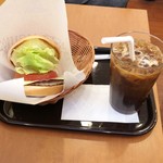 モスバーガー - 「モーニング野菜チーズバーガー」(357円)+「アイスコーヒー」(295円)