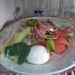 亀の家食堂 - 冷蔵庫にあった野菜サラダ。
      これで480円てどうなの( ；∀；)