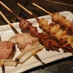 やきとり○金 - ヤゲン軟骨74円    レバ74円    皮74円