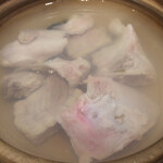 三代目 魚熊 - 鍋：最初に骨付き投入