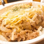 すき家 - とろ～り3種のチーズ牛丼(中盛)