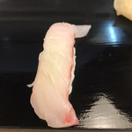 Sushizammai - 鯛２２８円。新鮮さは感じられませんが、旨味はたっぷりです(^｡^)