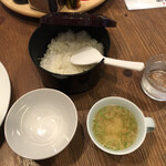 とんかつひがさ - 定食のご飯と味噌汁
            ご飯はお櫃でやって来ました