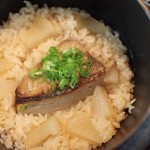Shunjuu - 鰤と大根の釜飯
