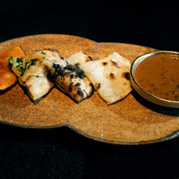 SPICE LAB TOKYO - 4種のクルチャ、ダルカレー