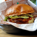 サンテリア - 横から見たチーズバーガー