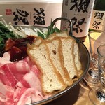 日本酒と創作糠漬 KURARA - 相模豚・栃尾揚げ・下仁田葱の味噌すき鍋