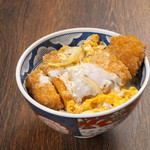 麺や 八刻丸 名古屋本店 - 八刻丸オリジナルで開発した「かえし」を合わせたカツだれとの相性はどの方にも納得できる低価格で贅沢な味わい