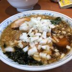 らあめん福楽 加茂店 - チャーシュー麺（玉ねぎ増し+背脂）