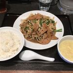 万豚記 - レバニラ炒め880えん税別 定食セット平日ランチタイム無料