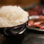 飛騨焼肉ホルモンぼたん - 白ごはんの盛りが（笑）