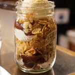 飛騨焼肉ホルモンぼたん - 映えまくるパフェ！