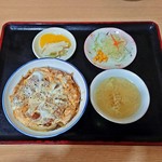 東屋 - カツ丼 800円