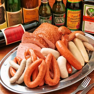 Authentic ham and sausage made by a German master ★ DLG Gold Award winner