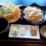 手打うどん 大井戸 - 野菜天もりうどん1100円