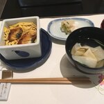 梅の花 - 私の食べた鰻蒸しご飯と湯葉吸物と漬物。