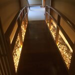 梅の花 - 部屋に向かう通路。