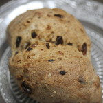 天然酵母のパンと菓子 ばくや - 料理写真:クルミとレーズンのパン
