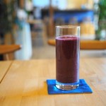リビングフードカフェ en - ベリーとバナナのスムージー