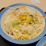 松屋 - 生野菜にはフレンチドレッシングと焼き肉のたれ甘口を！