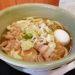 吉田製麺所? - 料理写真:肉盛りうどん　半熟卵入り（吉田製麺所?）