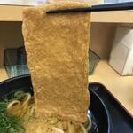 道楽うどん - なんと！きつねは折りたたまれていた。
            これが全容！