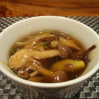 やすい - 茶碗蒸しの木の子餡かけ：茶碗蒸しに しめじ、舞茸、三つ葉の餡がかけられています。 銀杏、焼き茄子の香りがイイですネ！ 秋をいっぱい詰め込んであります。　　　　　2019.11.21
