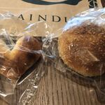 パンデュース - ハートのミルクパンと焼きカレーパン