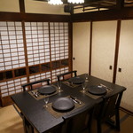 Uddo beikazu - 蔵の2階。手前のお部屋は人が通り抜けしますので完全個室ではありません。4~6名様。